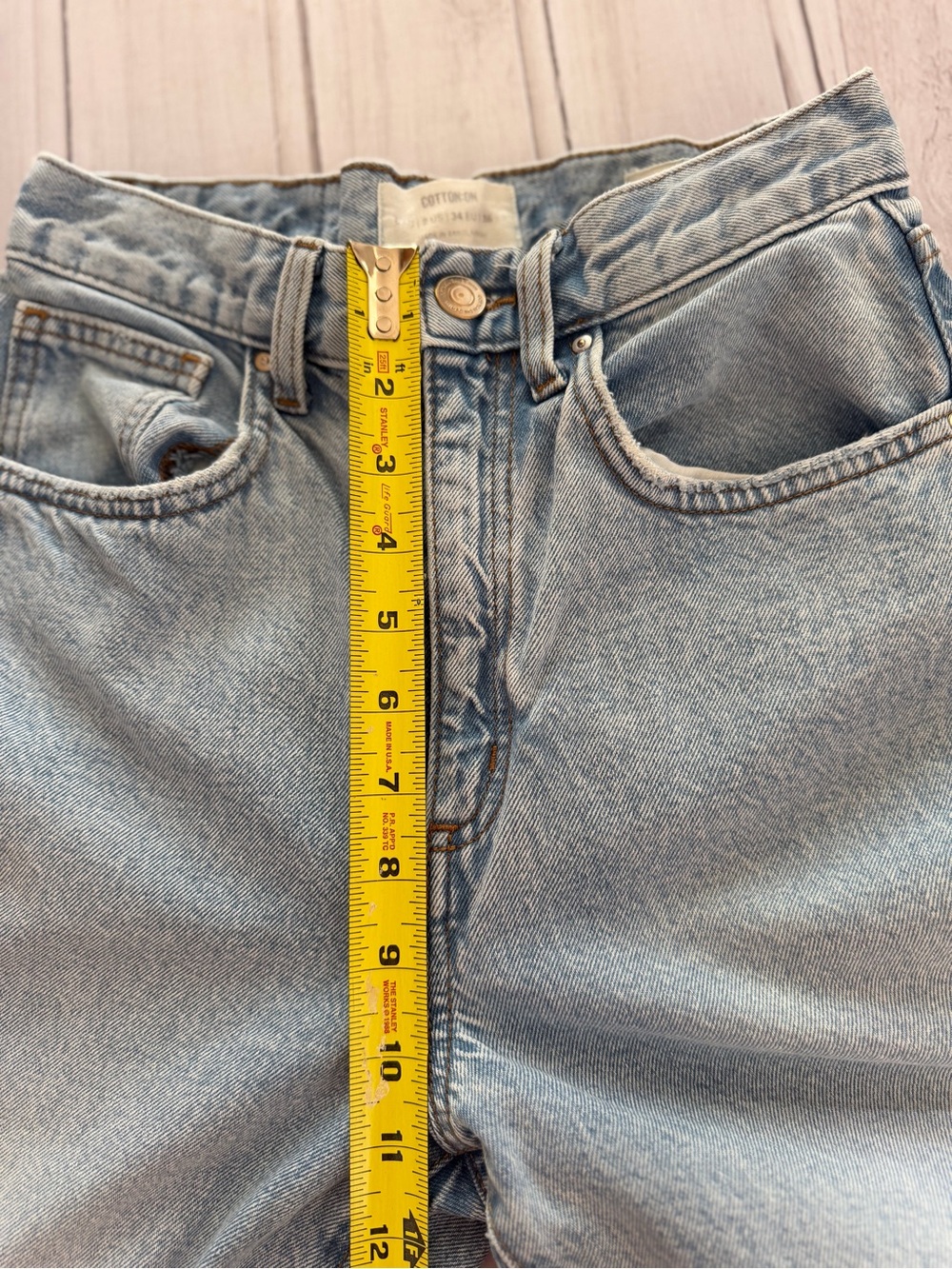 Cotton On loose straight high rise light wash full length denim jean. Size 2 - Picture 9 of 12